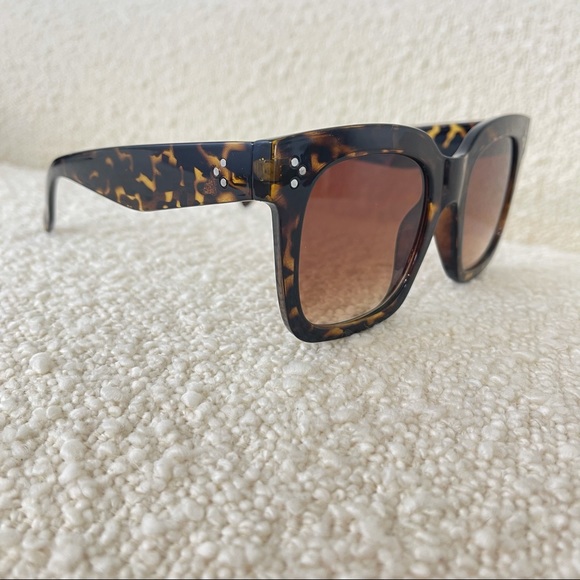 LAST2 • On Trend Square Sunglasses | Tortoise - Picture 7 of 12